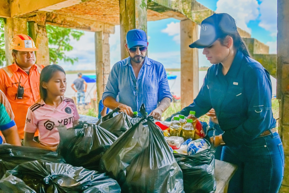 Alcalde de Trinidad lleva ayuda humanitaria a Puerto Geralda