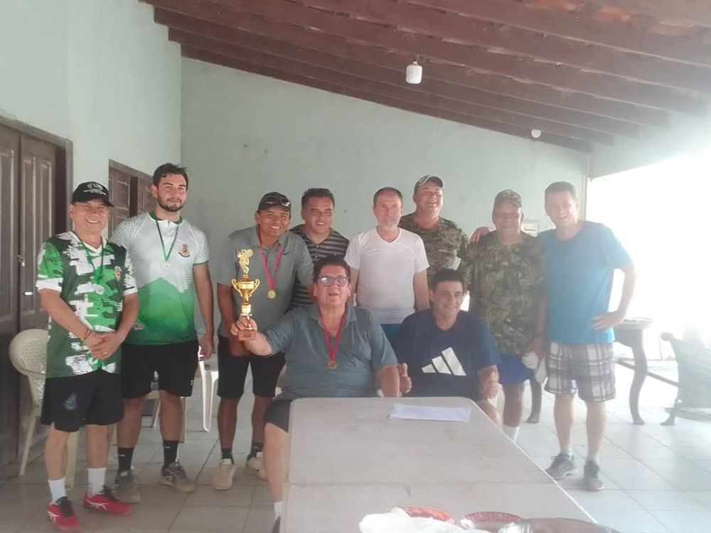 Frontoneros disfrutan de competencia deportiva en honor al Día del Padre