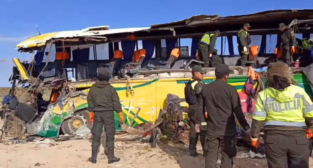 Policía confirma 37 fallecidos y 39 heridos en la colisión de buses en Uyuni