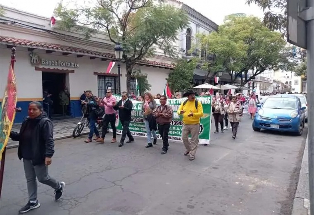 Gremiales dan ultimátum de 72 horas al gobierno paraabrogar el Decreto 5143