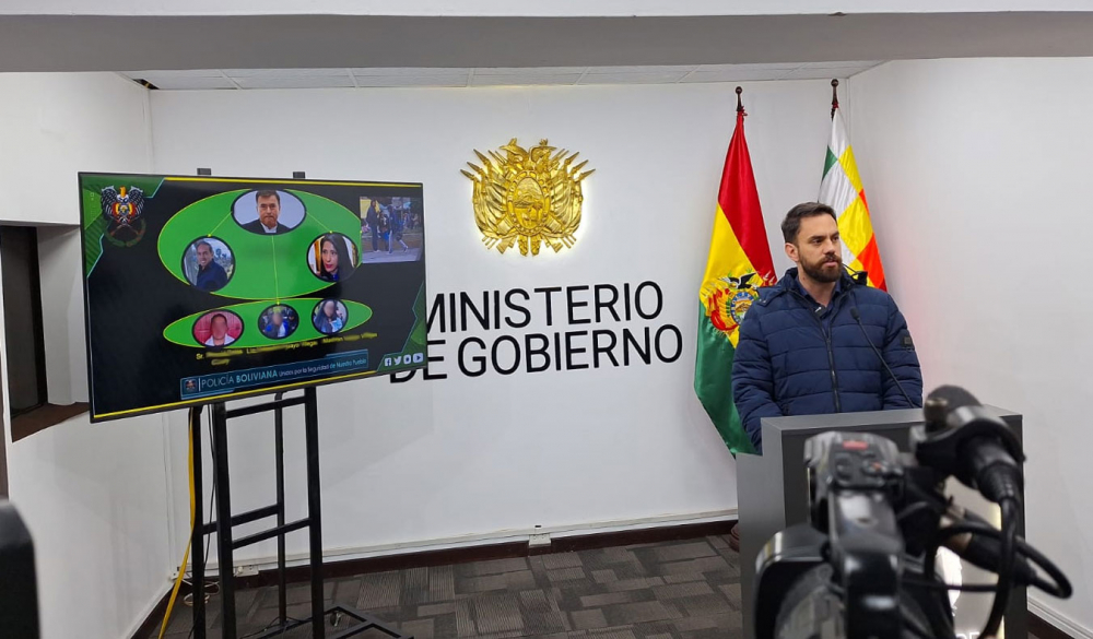 El Ministerio de Gobierno denunció que los exministros Juan Ramón Quintana y Wilma Alanoca, además del exgerente del teleférico, César Dockweiler, estarían detrás de grupos de choque, organizados en El Alto contra el congreso del ala “arcista”.