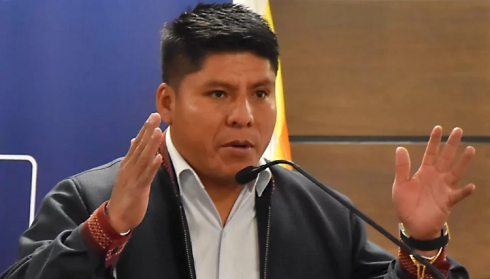Loza renunció al incremento salarial y desafió a otras autoridades nacionales a hacer lo mismo