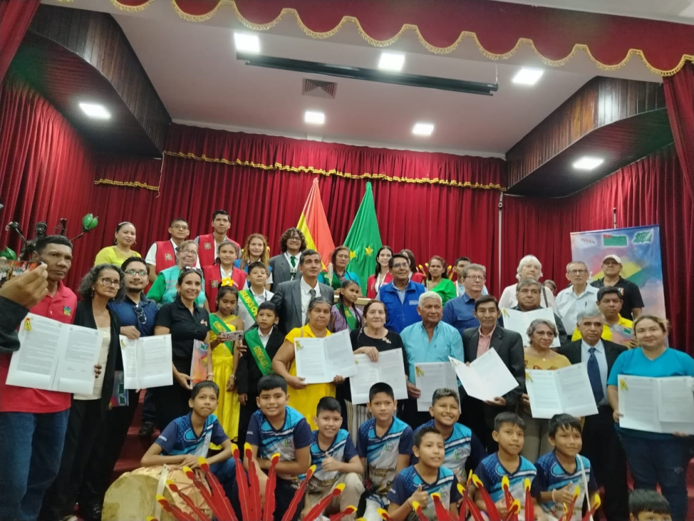 Comité Niño Niña Adolescente reconoce a personalidades con motivo del bicentenario