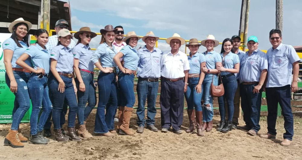 Centro de Remates “La Loma de Ovando”, alista su tercer aniversario