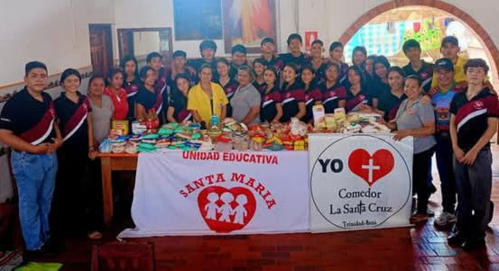U.E. Santa María Fe y Alegría Alumnos de la Pre promoción donan viveres al Comedor de Ancianos "Padre Tory"