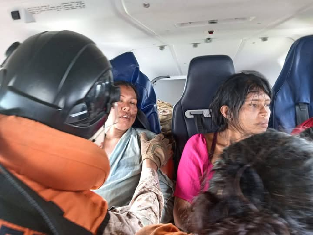 FAB rescata con vida a cinco personas extraviadas tras accidente aéreo en Trinidad