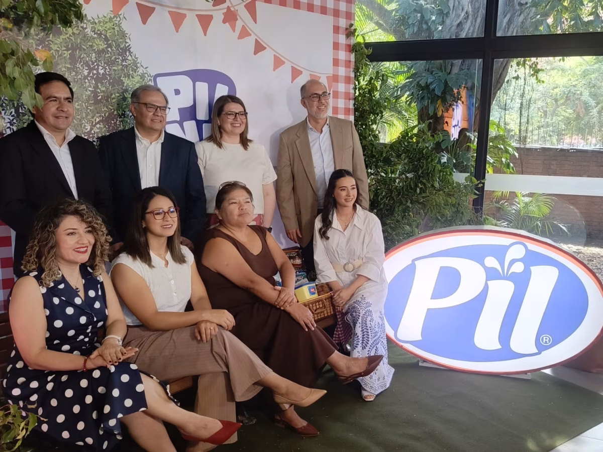 PIL Bolivia celebra el mes del periodismo con un conversatorio sobre inteligencia artificial