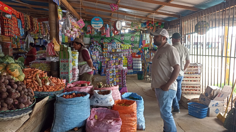 Alcalde intensifica supervisión de precios de la canasta básica y despliega su gabinete municipal en todos los mercados de trinidad