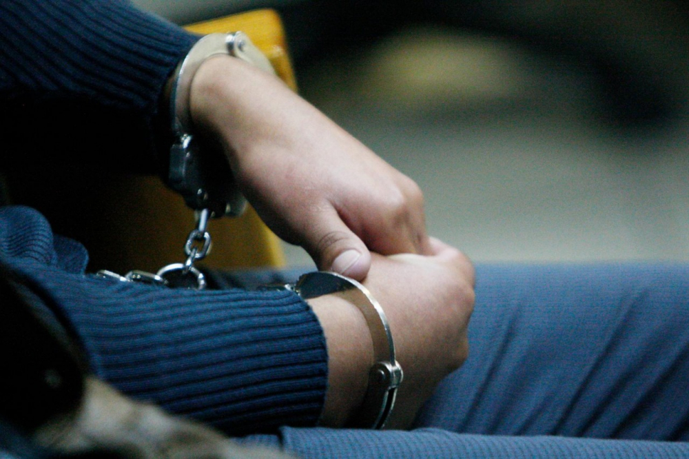 Policía que enmanilló y amordazó a su concubina en Guayaramerín fue aprehendido