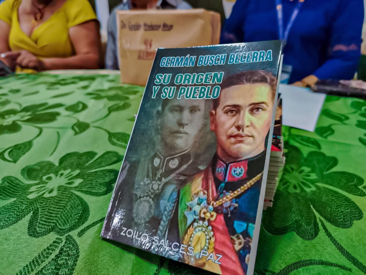 Zoilo Salces presentó su libro "Germán Busch Becerra, su origen y su pueblo"