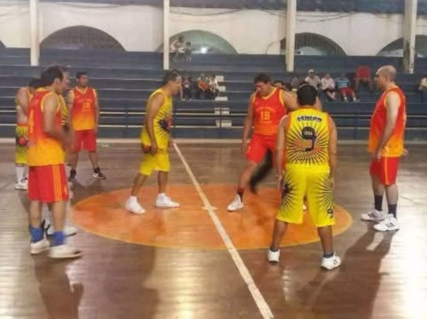 Emocionante jornada en la Liga Sénior de Básquetbol “Moisés Chávez”