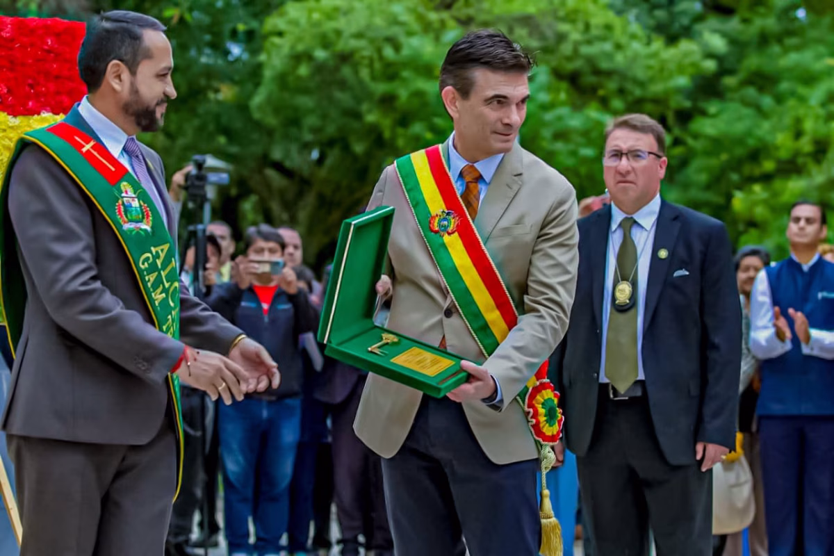 Alcalde entrega la llave de la ciudad al presidente en una jornada histórica para Trinidad