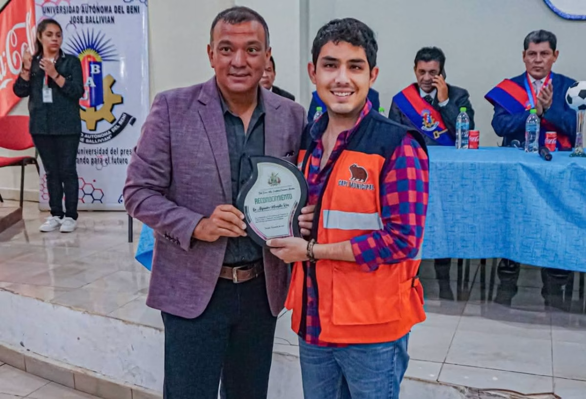 Sebastián Murillo reconoce al Programa de Cultura Física y Recreación de la UAB