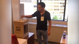 El balotaje boliviano arranca con la votación en Japón