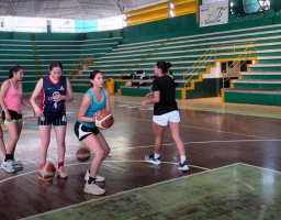 María Antuanethe Lacoa afina su juego con Bolivia para el Sudamericano