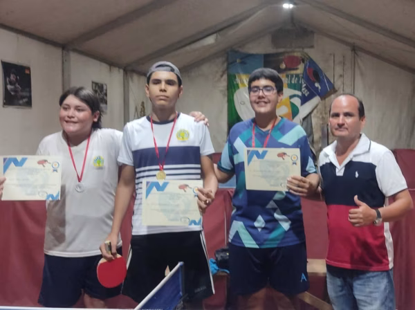 Piero Rodríguez y Omar Vargas, campeones del tenis de mesa intercolegial