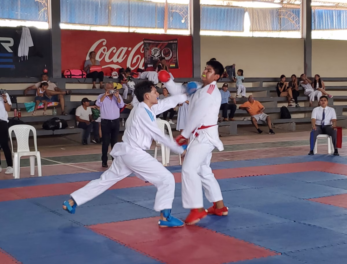 Karatecas de Santa Ana se preparan para el Torneo Nacional en Santa Cruz