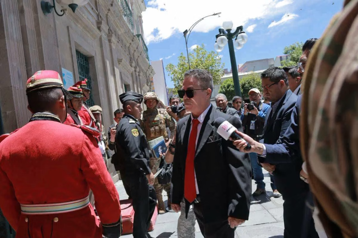¿QUIÉN ES ARMANDO URIOSTE? PERFIL Y ARRAIGO DEL FISCAL GENERAL