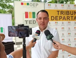 CARLOS ORTIZ ADVIERTE QUE LA DEMOCRACIA SUFRE PRESIONES CONTINUAS