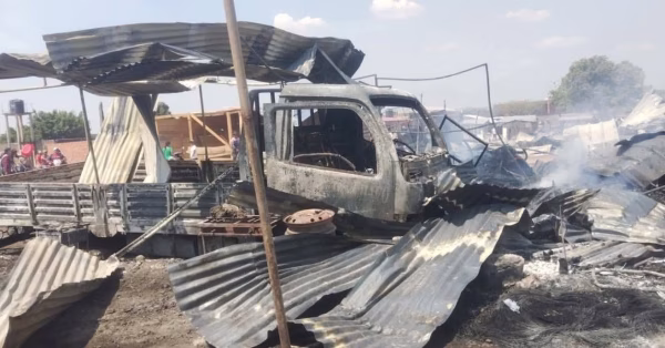 Voraz incendio consume parte de la Feria Nueva Ascensión de Guarayos