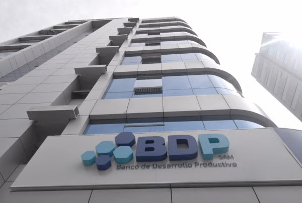 BDP-SAM mantiene calificación AAA y reafirma su compromiso con el desarrollo productivo del país