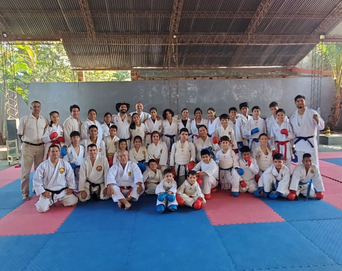 Con éxito concluyó en Trinidad curso de karate con el coach Álvaro Arnez