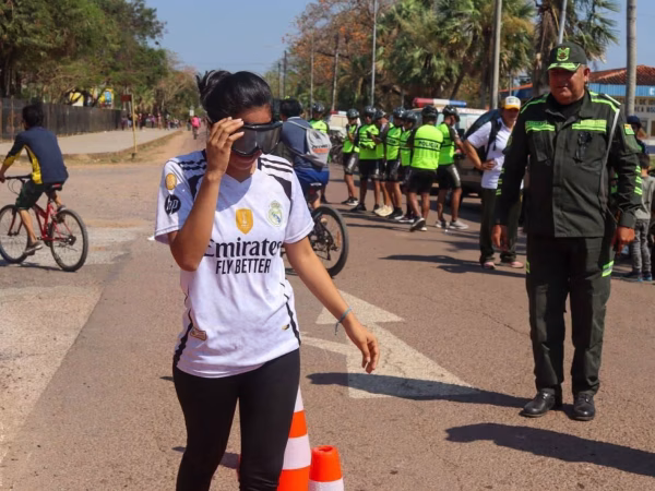 Policía del Beni promovió el Día del Peatón con trote y feria institucional