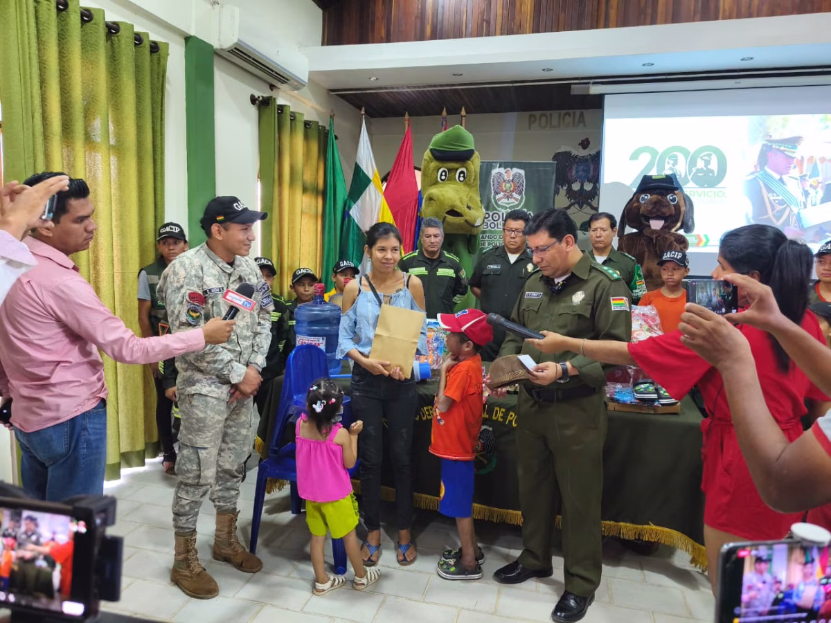 Cuando la Policía abraza con el corazón: apoyo solidario a la niñez Trinitaria