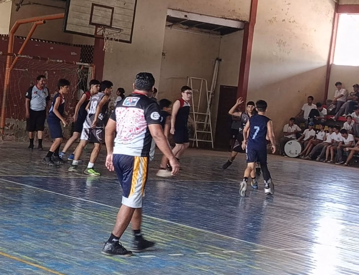 Básquetbol y voleibol definen a los campeones municipales Sub 14