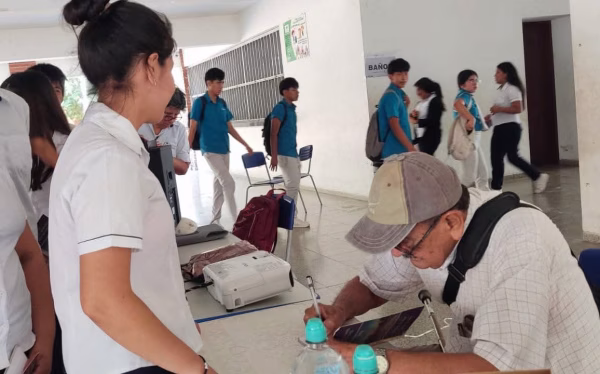Unidad educativa de Santa Cruz adquiere la obra “10 Cuentos Benianos con Historia" de Zoilo Salces Paz
