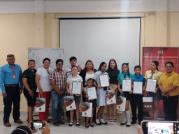 TCP RECONOCE A ESTUDIANTES DESTACADOS DEL BENI EN SU DÍA
