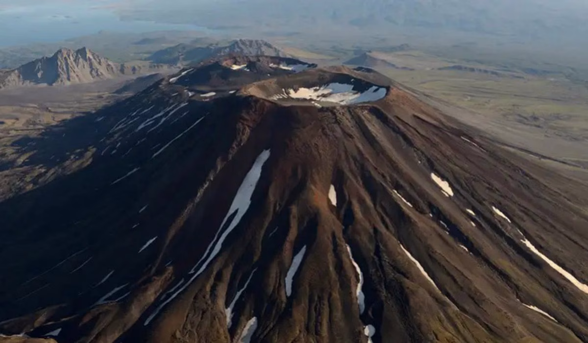 Otro volcán entra en erupción en zona de potente sismo ruso